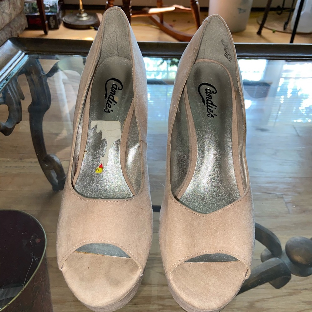 Candie’s pale pink platform wedge